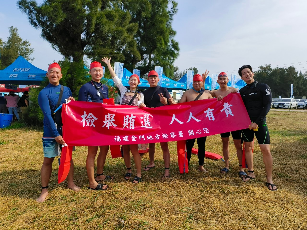 Anti-election bribery campaign with frogmen of marine-2