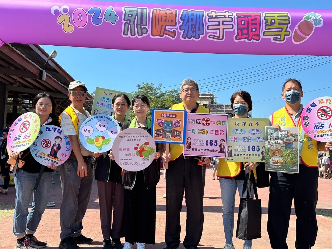 Chief prosecutor gives a speech on anti-fraud measures at Lieyu Township' Taro Festival.(2)