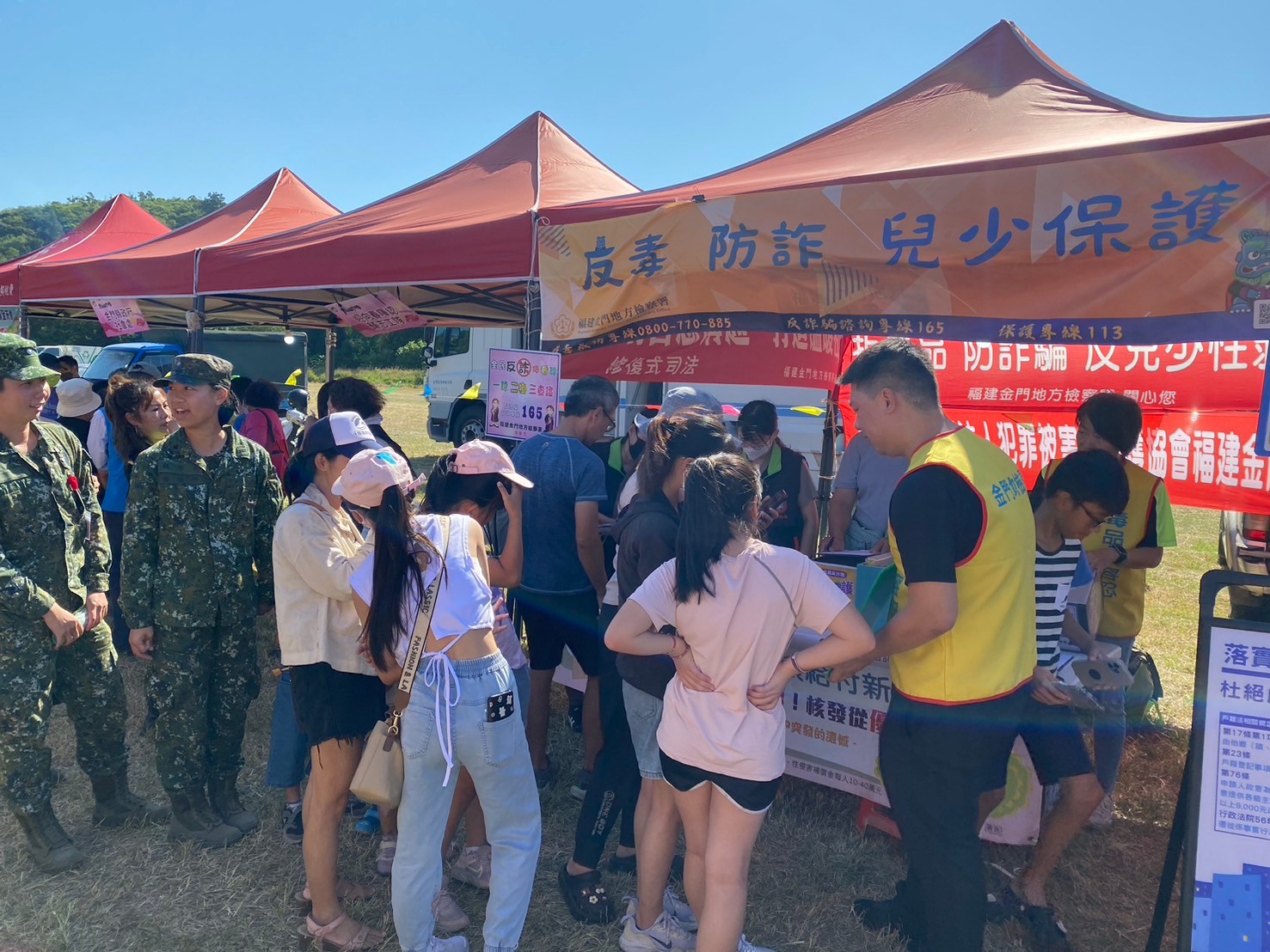 Chief prosecutor gives a speech on anti-fraud measures at Lieyu Township' Taro Festival.(3)